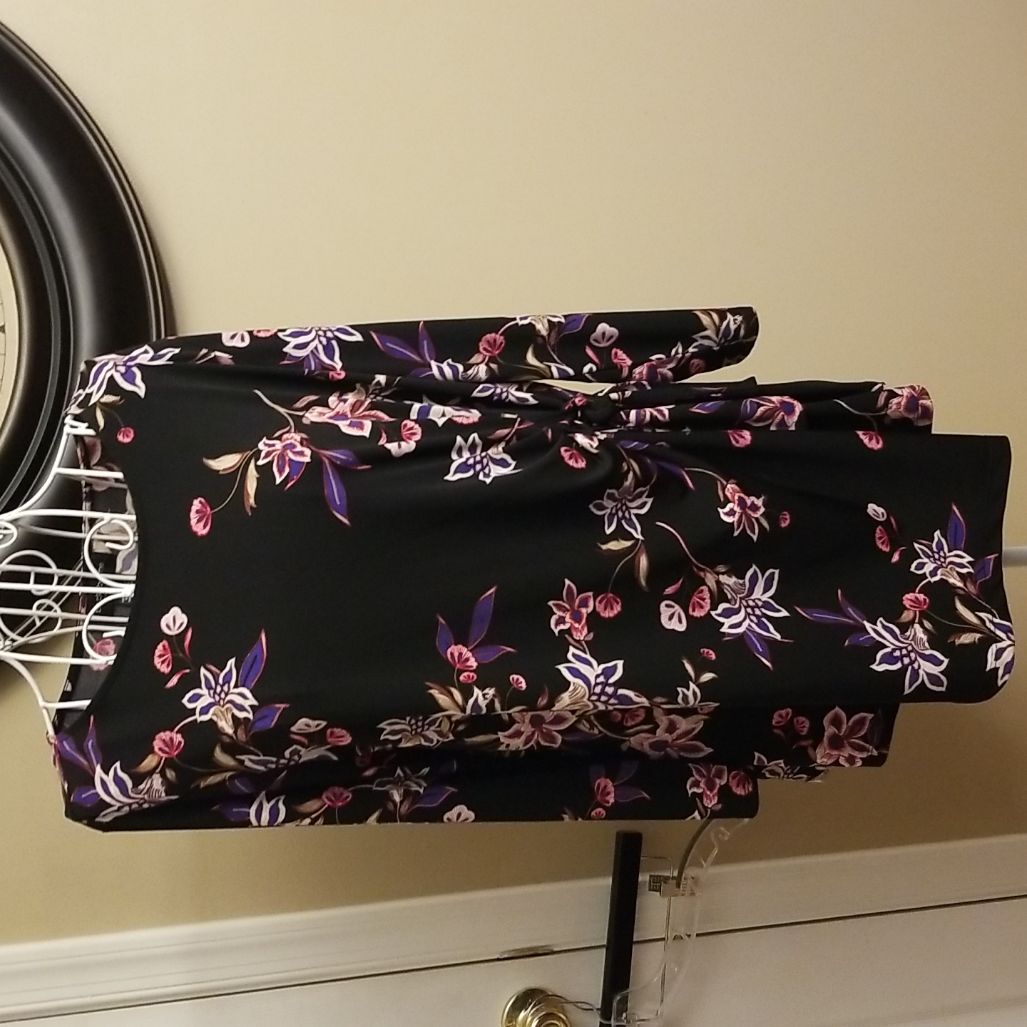 Liz Claiborne Career Collection Floral Print Top. Size Large
